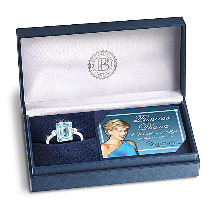 Diamonesk Ring: Aqua Allure