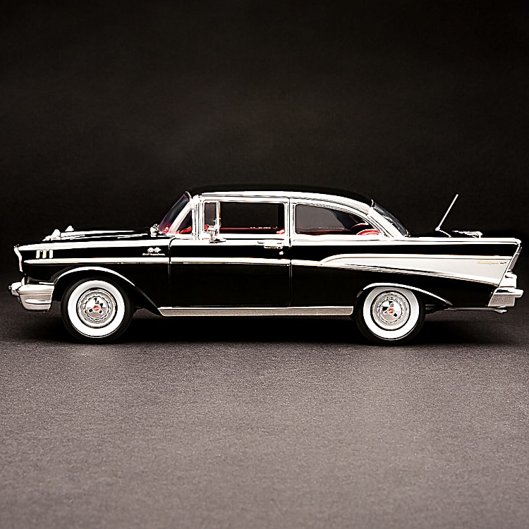 1:18-Scale 1957 Chevrolet Bel Air Diecast Car Featuring