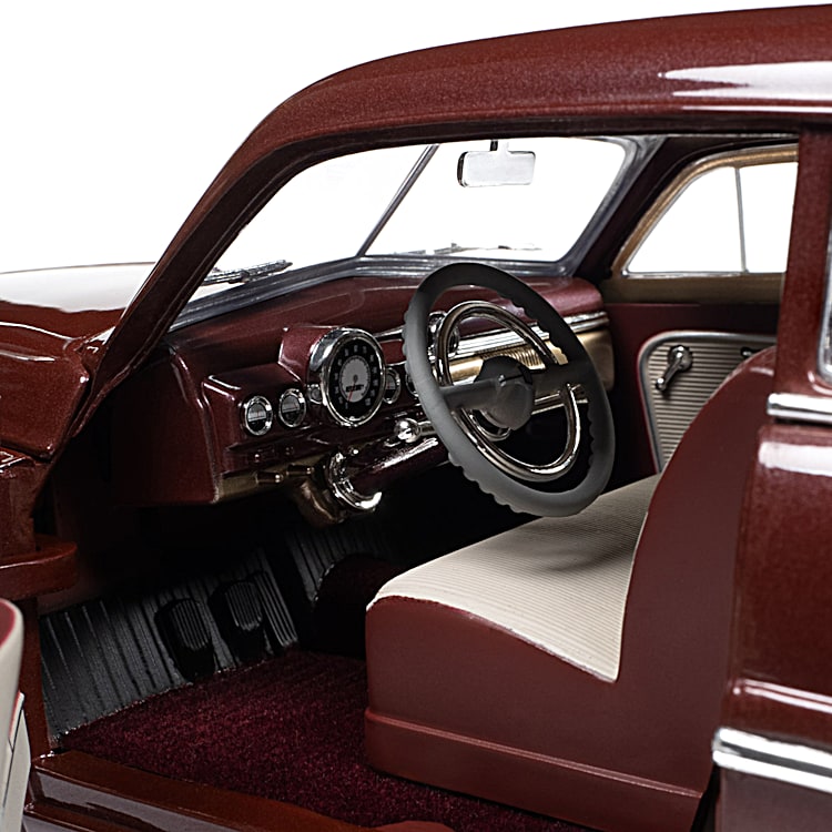 1/18ミニカー　MARCURY COUPE 1949 1949 Mercury Eight Coupe 1:18-Scale Diecast Car Featuring A